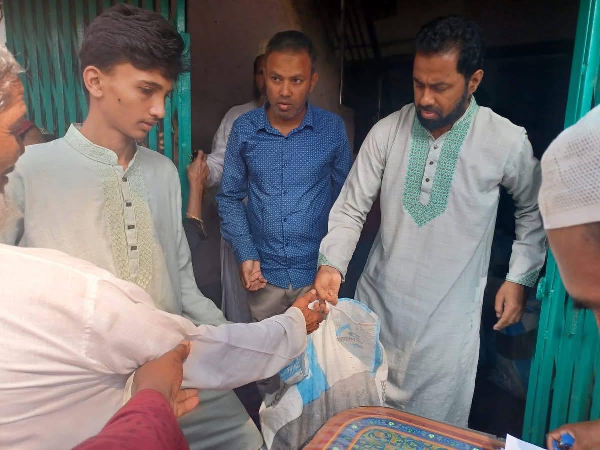 নলছিটিতে কানম ফাউন্ডেশনের পক্ষ থেকে ১৫’শ পরিবারকে ইফতার সামগ্রী ববতরণ