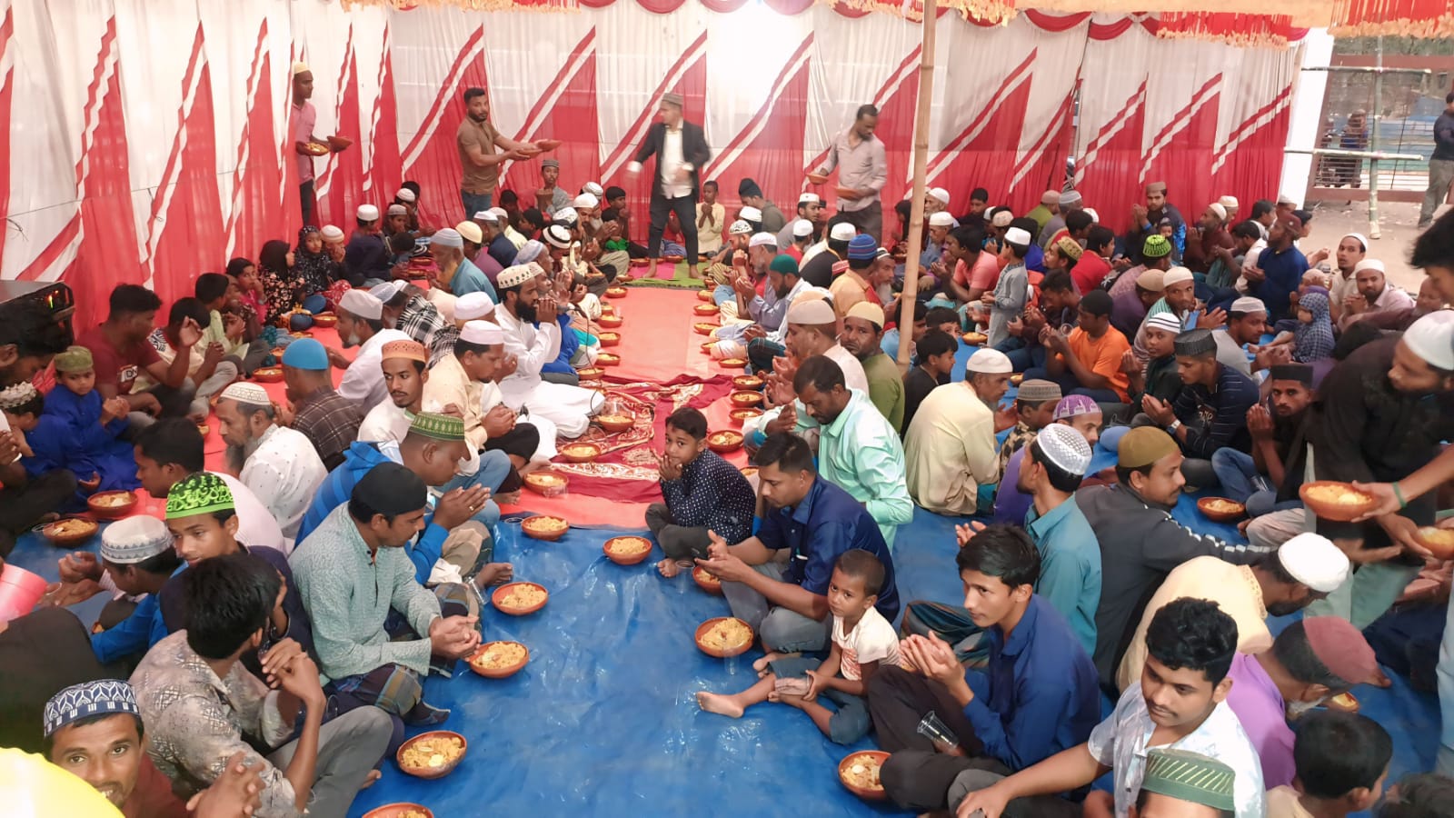 ঠাকুরগাঁওয়ে রুহিয়ায় আটরশি কর্মী গ্রুপের উদ্যোগে গণ-ইফতার মাহফিল অনুষ্ঠিত