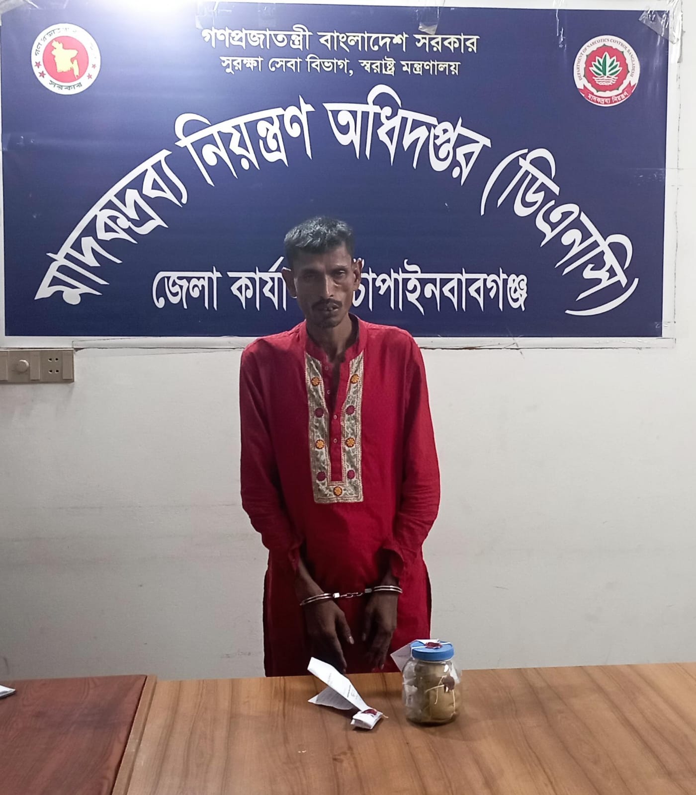 শিবগঞ্জে মাদকদ্রব্য নিয়ন্ত্রণ অধিদপ্তরের অভিযানে নেশার ঔষধ সহ আটক ১