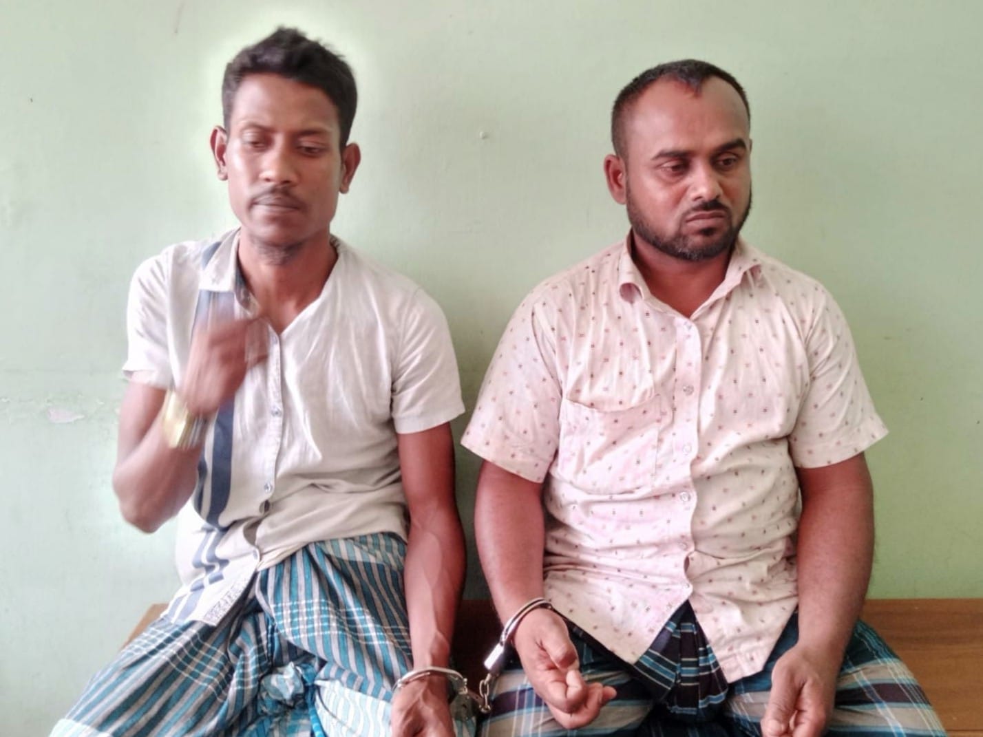 শৈলকুপায় র‍্যাবের অভিযানে ৯ কেজি গাঁজাসহ আটক ২