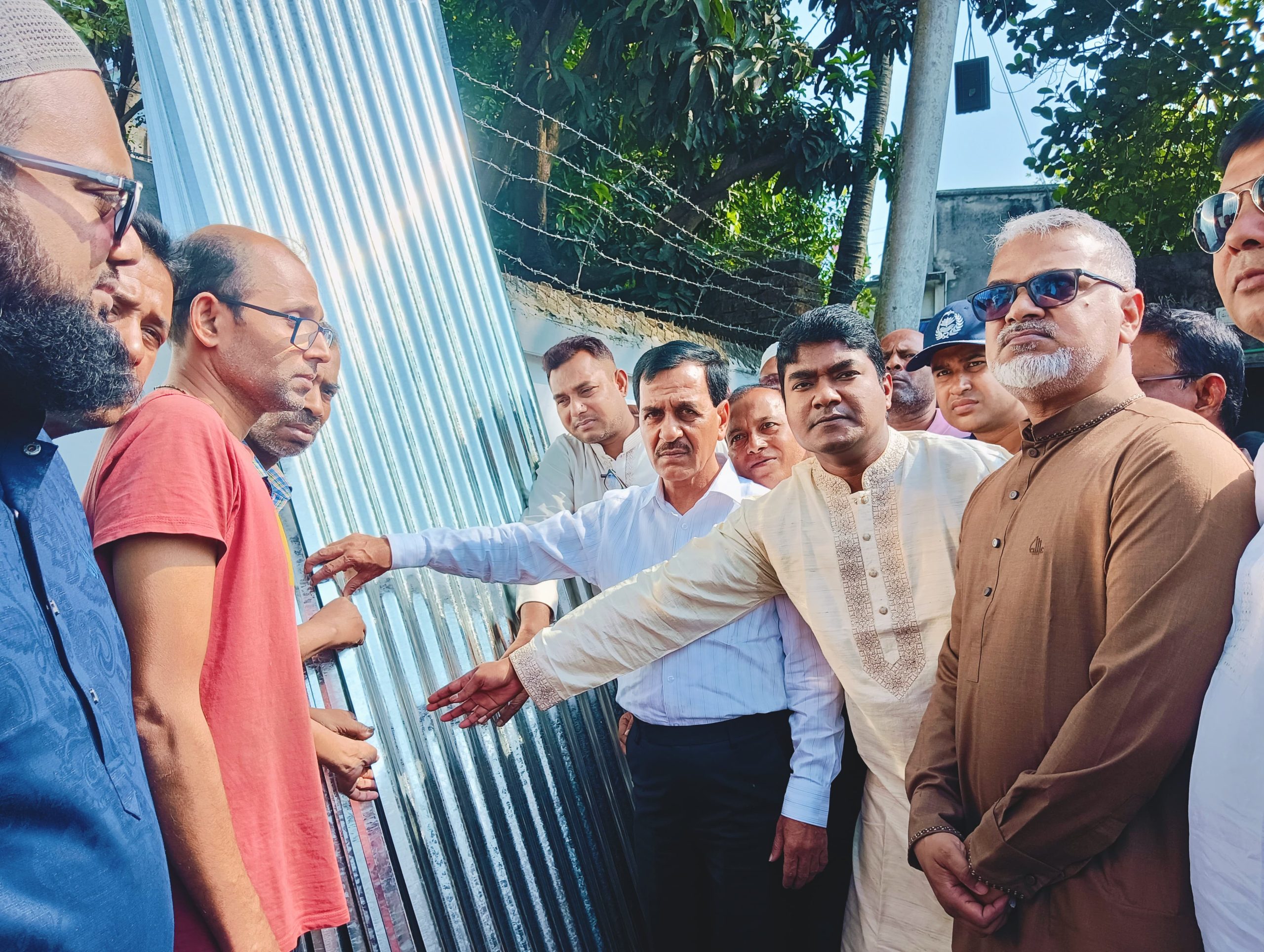 নওগাঁয় অগ্নিকাণ্ডে ক্ষতিগ্রস্হ পরিবার পেল সরকারি সহায়তা