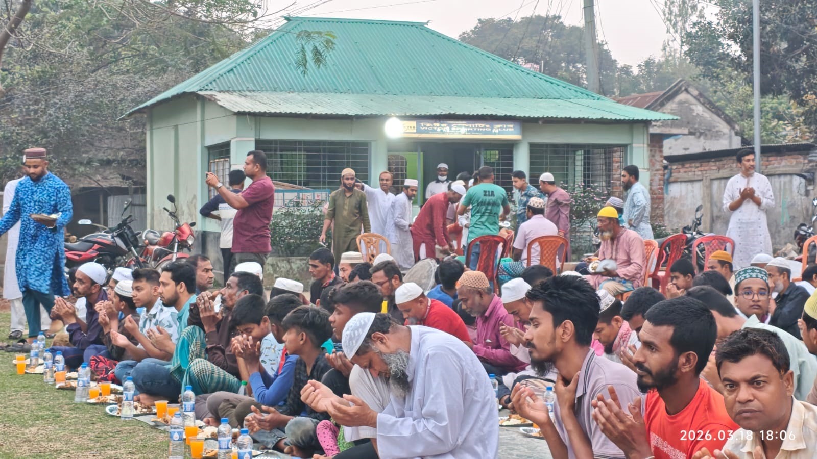 বিরামপুরে ভিক্টর স্পোর্টিং ক্লাবের উদ্যোগে ৫৬০ পরিবারে ইফতার বিতরণ, ৬০০ জনের মহা ইফতার মাহফিল