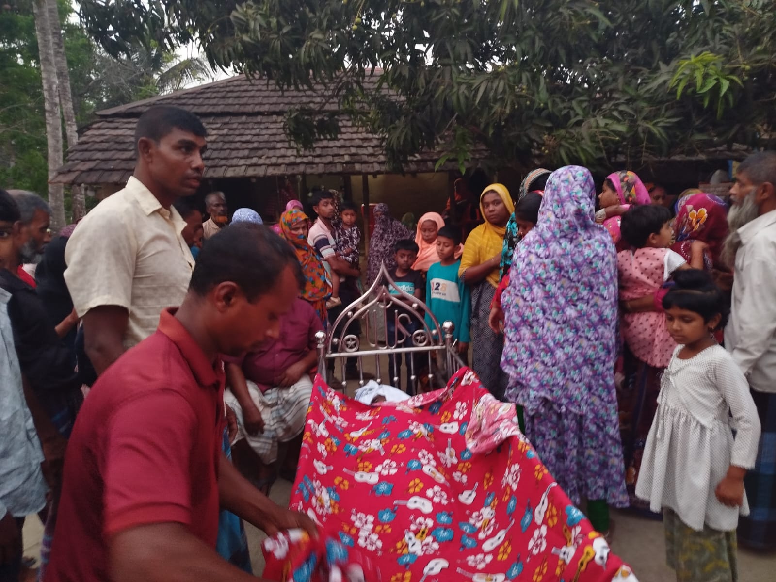 আব্দুস সালামের মৃত্যুতে হানুয়ার গ্রামে শোকের ছায়া