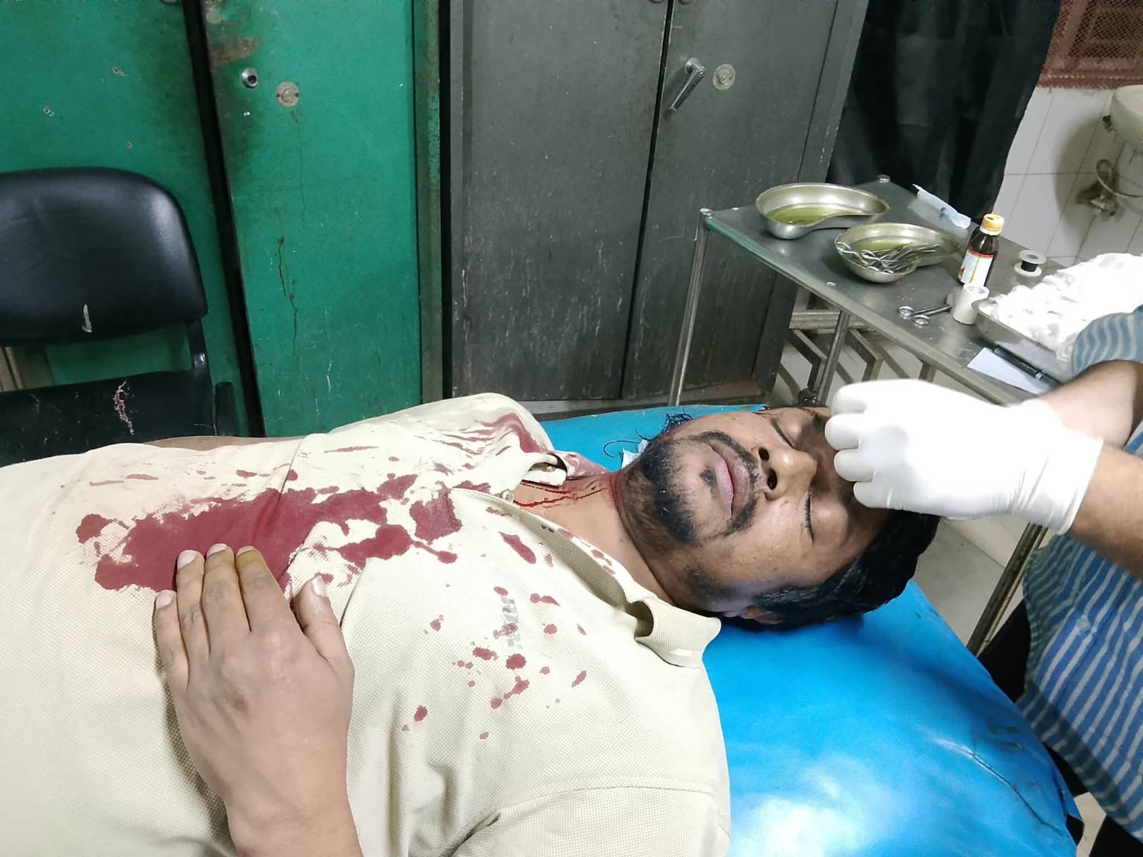 বকশীগঞ্জে জমি নিয়ে বিরোধে বাবা-ছেলেকে কুপিয়ে জখম