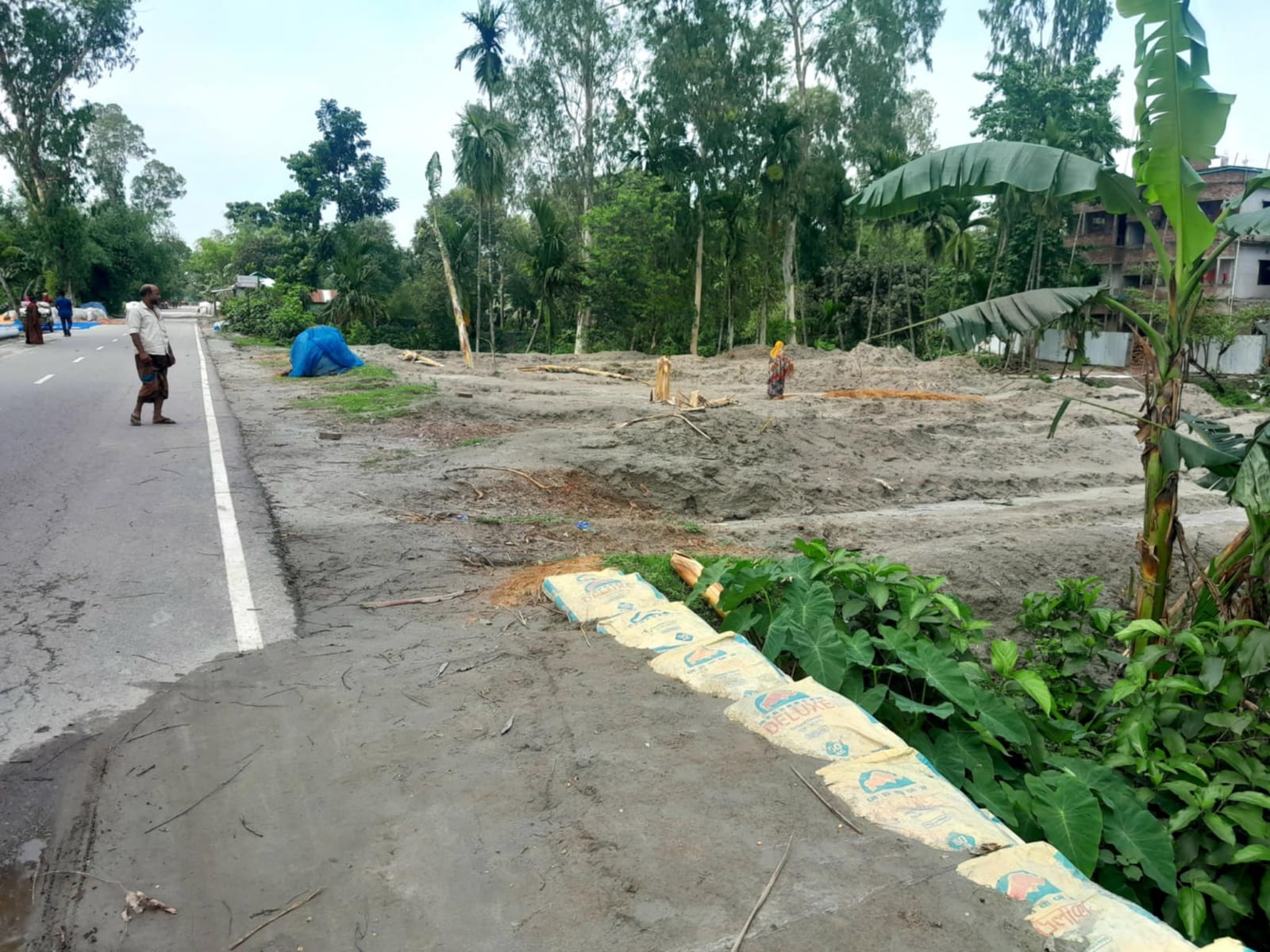 রাজিবপুরে সরকার অনুমোদিত ফিলিং স্টেশন না থাকায় জ্বালানি তেলের তীব্র সংকট