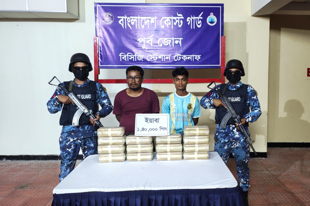 নাফ নদীতে কোস্ট গার্ডের অভিযান: ৭ কোটি টাকার ইয়াবাসহ আটক ২