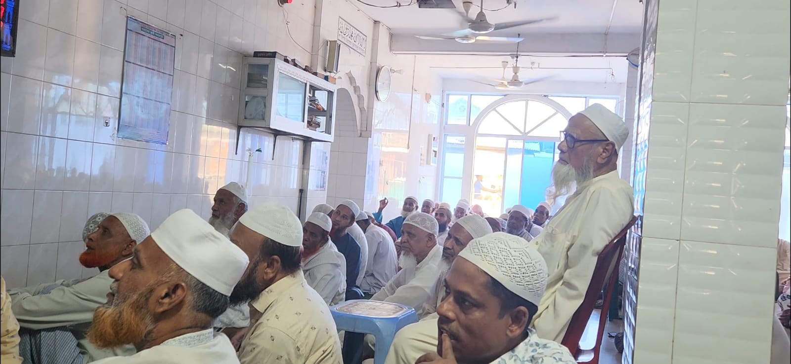 জুমার খুতবার আগে মাদকবিরোধী সতর্কবার্তা, মনিপুরঘাটে কঠোর বার্তা পুলিশের