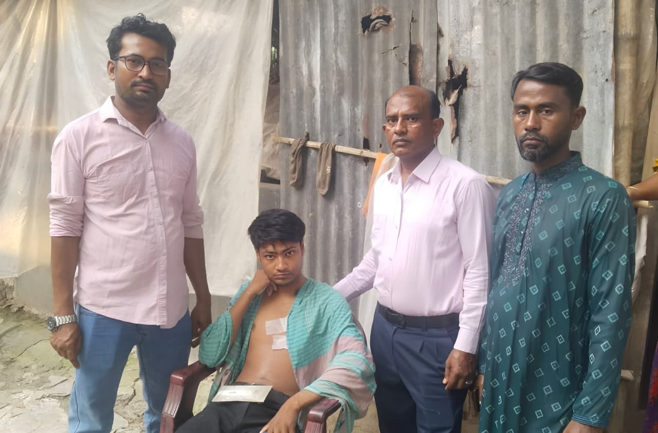 শৈলকুপায় ক্যান্সার রোগী মিঠুর পাশে গণঅধিকার পরিষদ