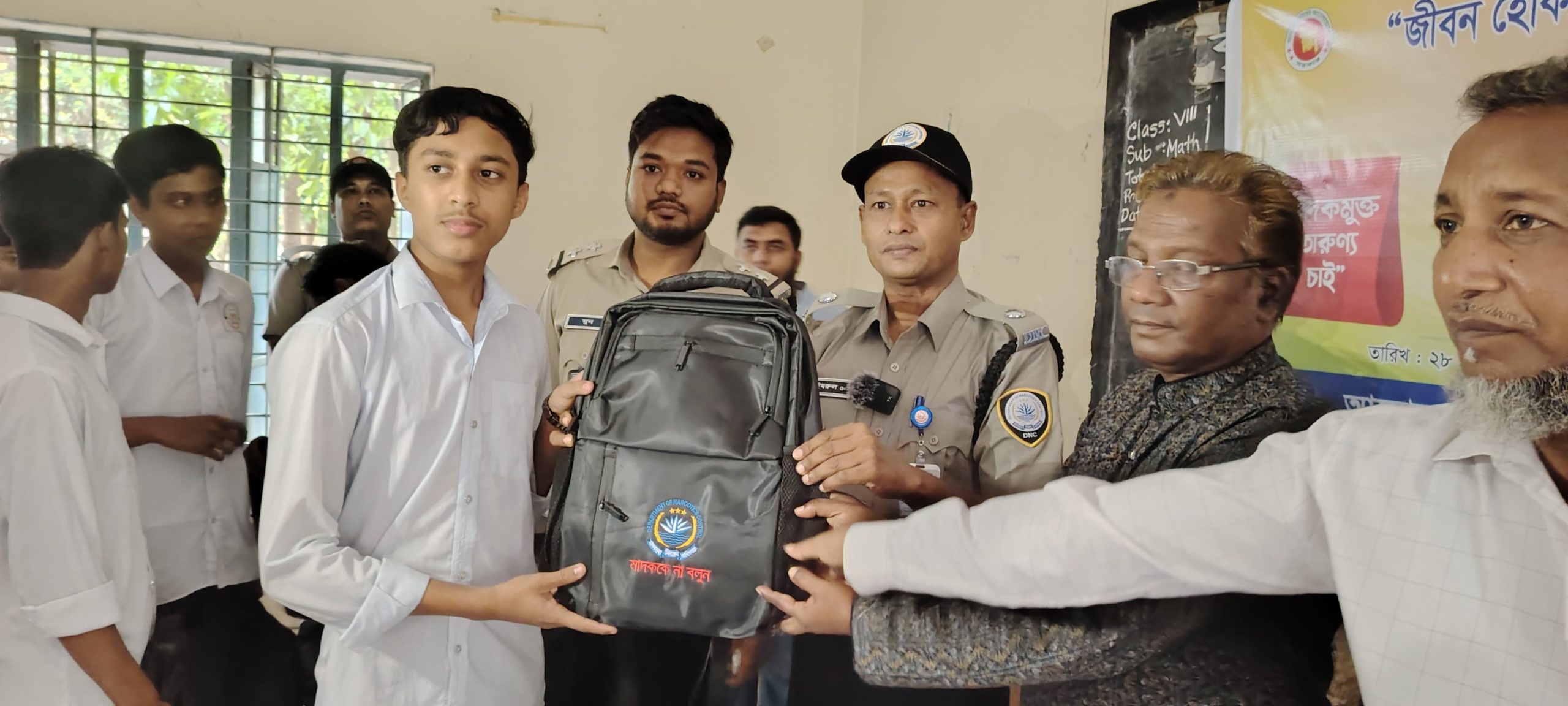 চাঁপাইনবাবগঞ্জে মাদকবিরোধী সভা ও কুইজ প্রতিযোগিতা অনুষ্ঠিত