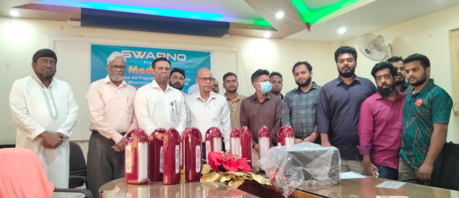 চাঁপাইনবাবগঞ্জ সদর হাসপাতালে রুগীদের সহায়তায় স্বপ্নের বিভিন্ন সামগ্রী প্রদাণ