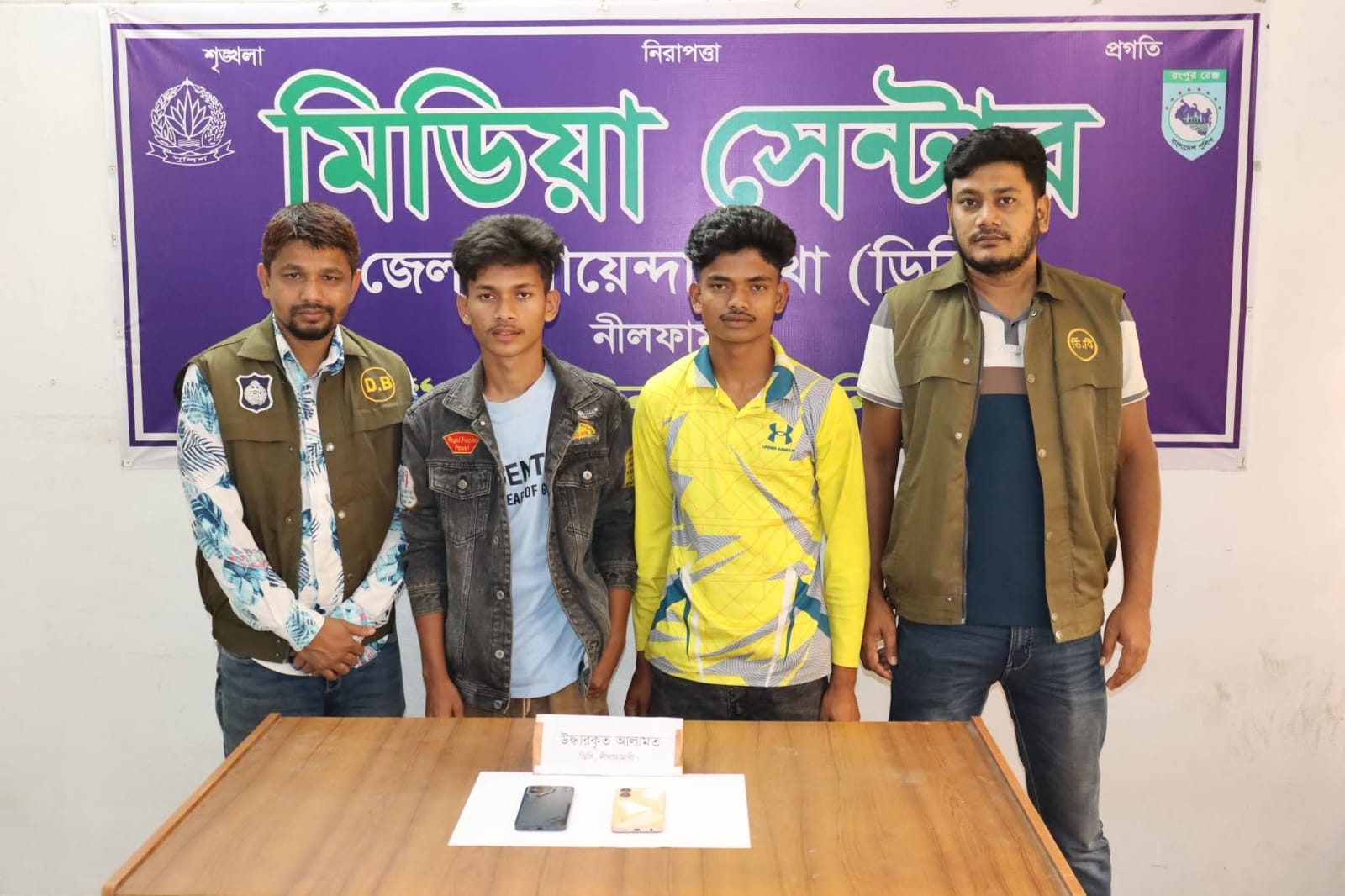 অনলাইন জুয়া ও ভিসা জালিয়াতির অভিযোগে দুইজন আটক