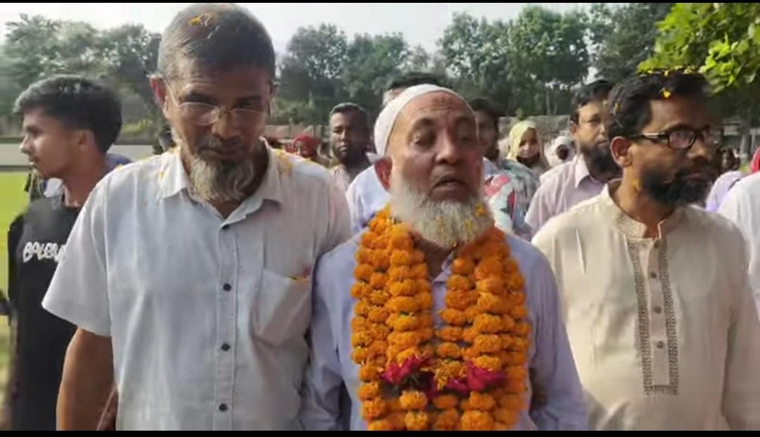 অশ্রুতে ভেজা বিদায় এক আলোকবর্তিকার প্রস্থান, কাঁদলো পুরো বিদ্যালয়