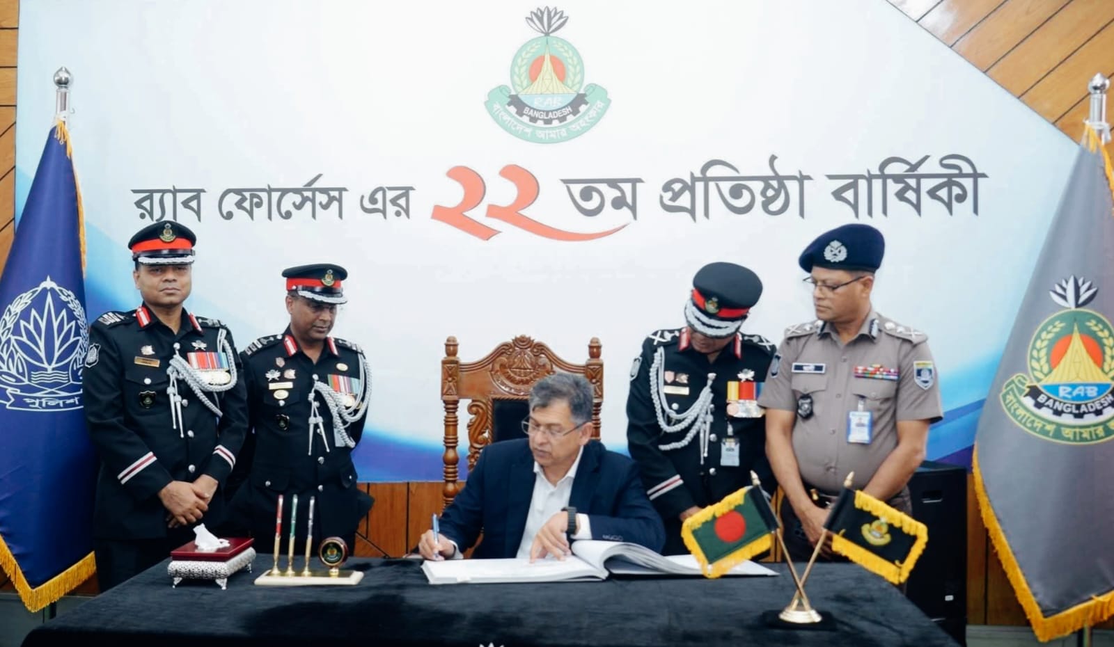 র‍্যাবকে জনবান্ধব ও দায়িত্বশীল বাহিনী হিসেবে পুর্নগঠন করা হবে-স্বরাষ্ট্রমন্ত্রী সালাহউদ্দিন আহমদ