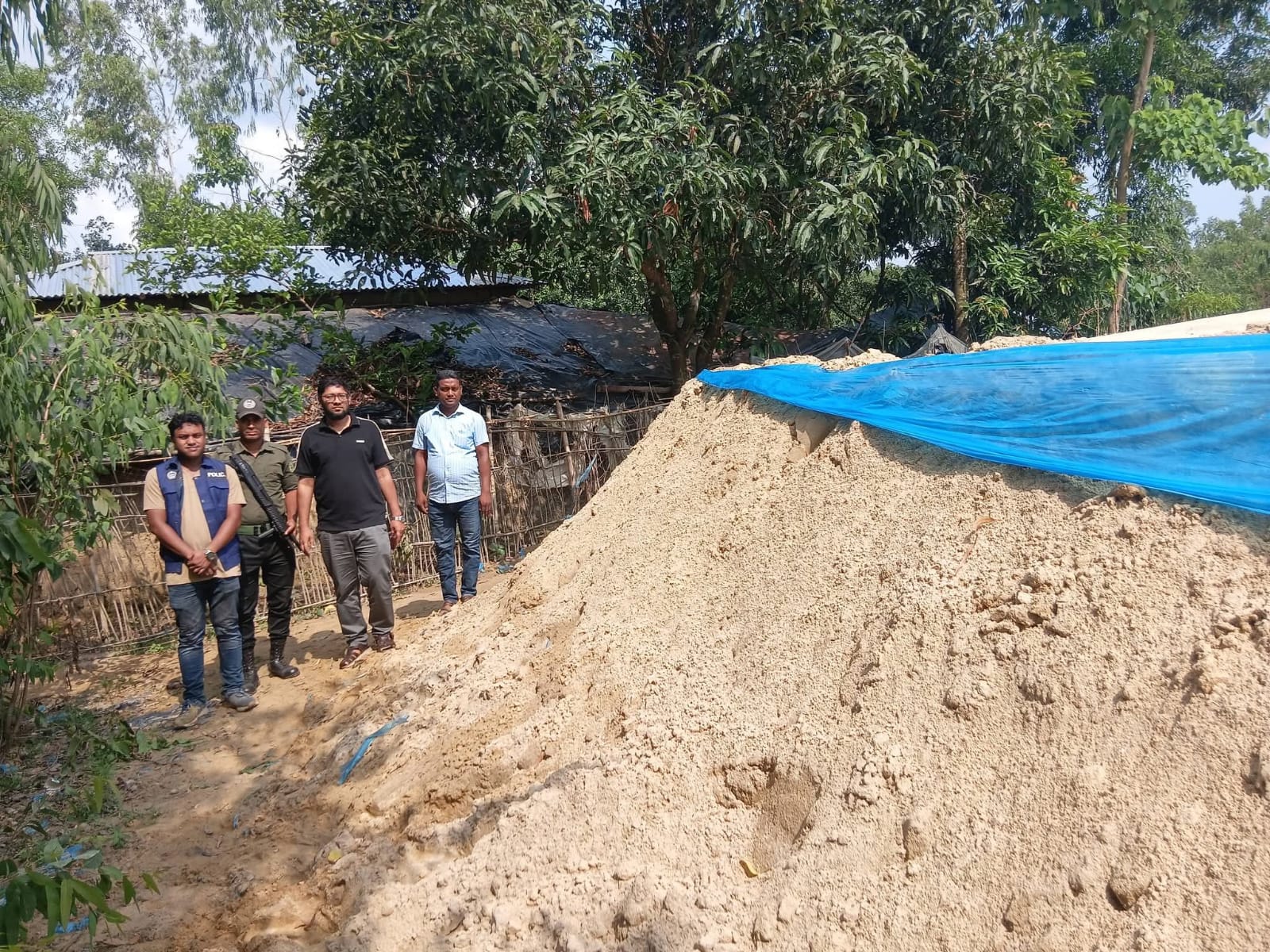 লামায় অবৈধ বালু উত্তোলনের বিরুদ্ধে প্রশাসনের সাঁড়াশি অভিযান — জব্দ ৫ শ্যালো মেশিন, পালালো উত্তোলনকারীরা