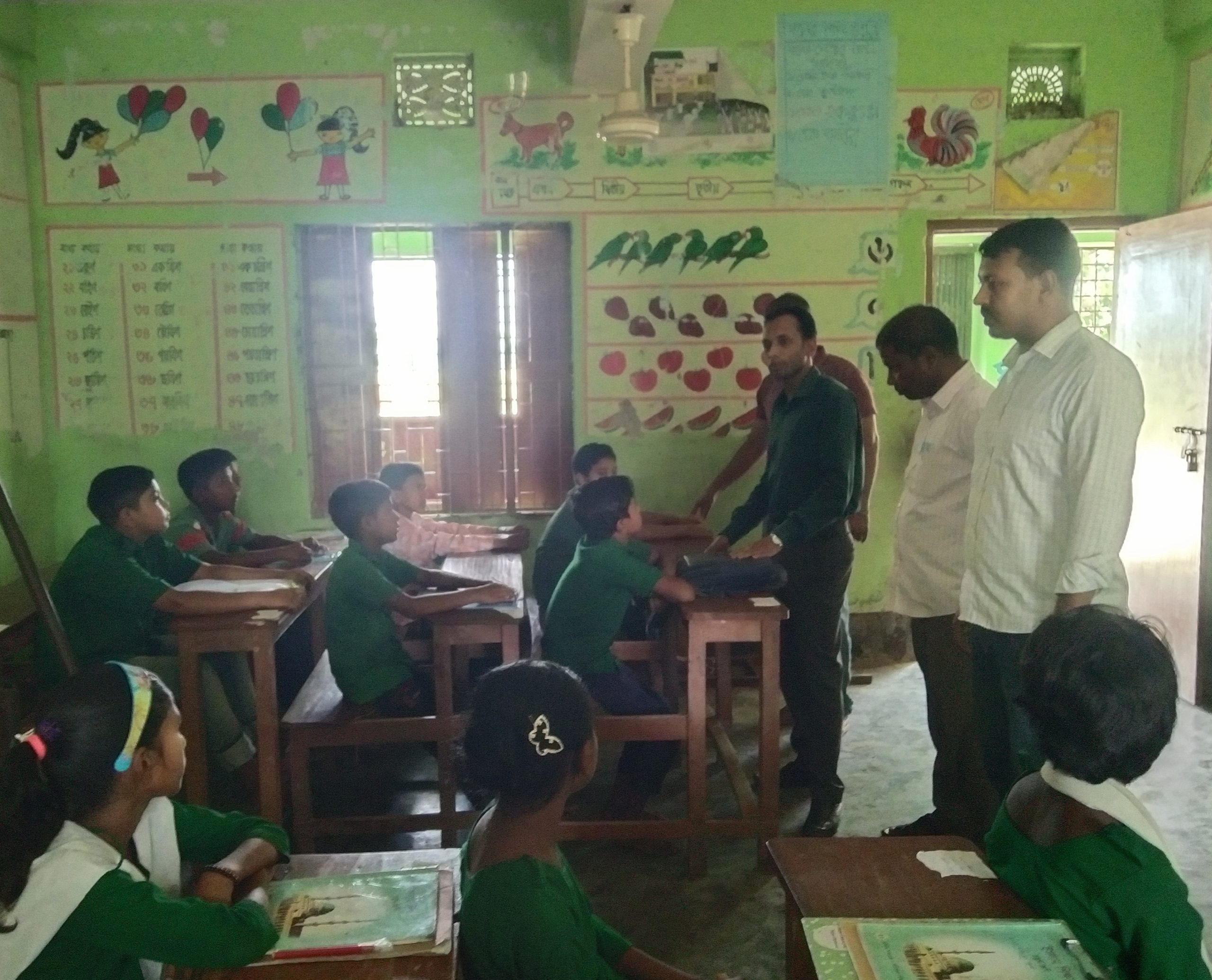 ৩১ নং চিনারচর সরকারি প্রাথমিক বিদ্যালয় পরিদর্শনে সহকারী থানা শিক্ষা কর্মকর্তা