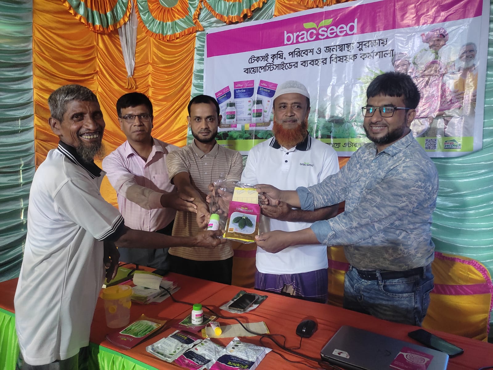 গোবিন্দগন্জে বায়ো-পেস্টিসাইডের ব্যবহার ও জনস্বাস্থ্য বিষয়ক কর্মশালা অনুষ্ঠিত
