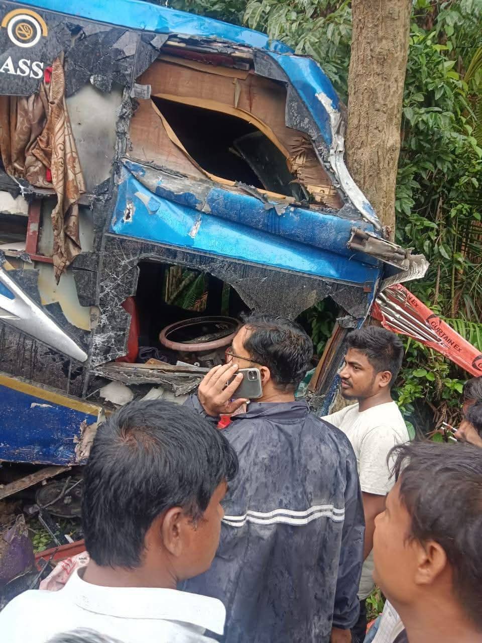 চকরিয়ায় দুই বাসের মুখোমুখি সংঘর্ষে চালক ও শিশুসহ নিহত ২, আহত অন্তত ২০