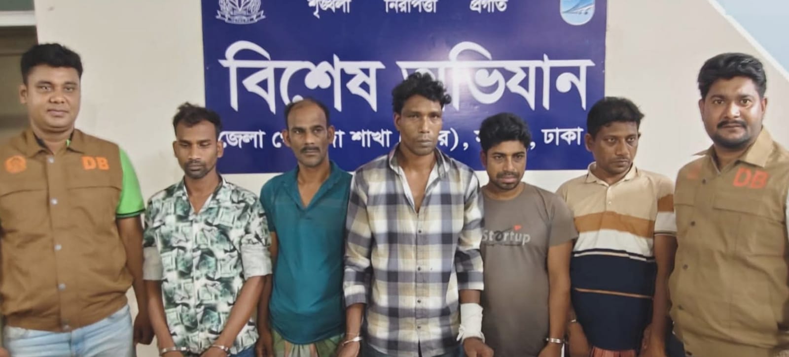 ডিবি উত্তরের অভিযানে ৮০ গ্রাম হেরোইন ও ১০০ ইয়াবাসহ ৫ মাদক ব্যবসায়ী গ্রেপ্তার