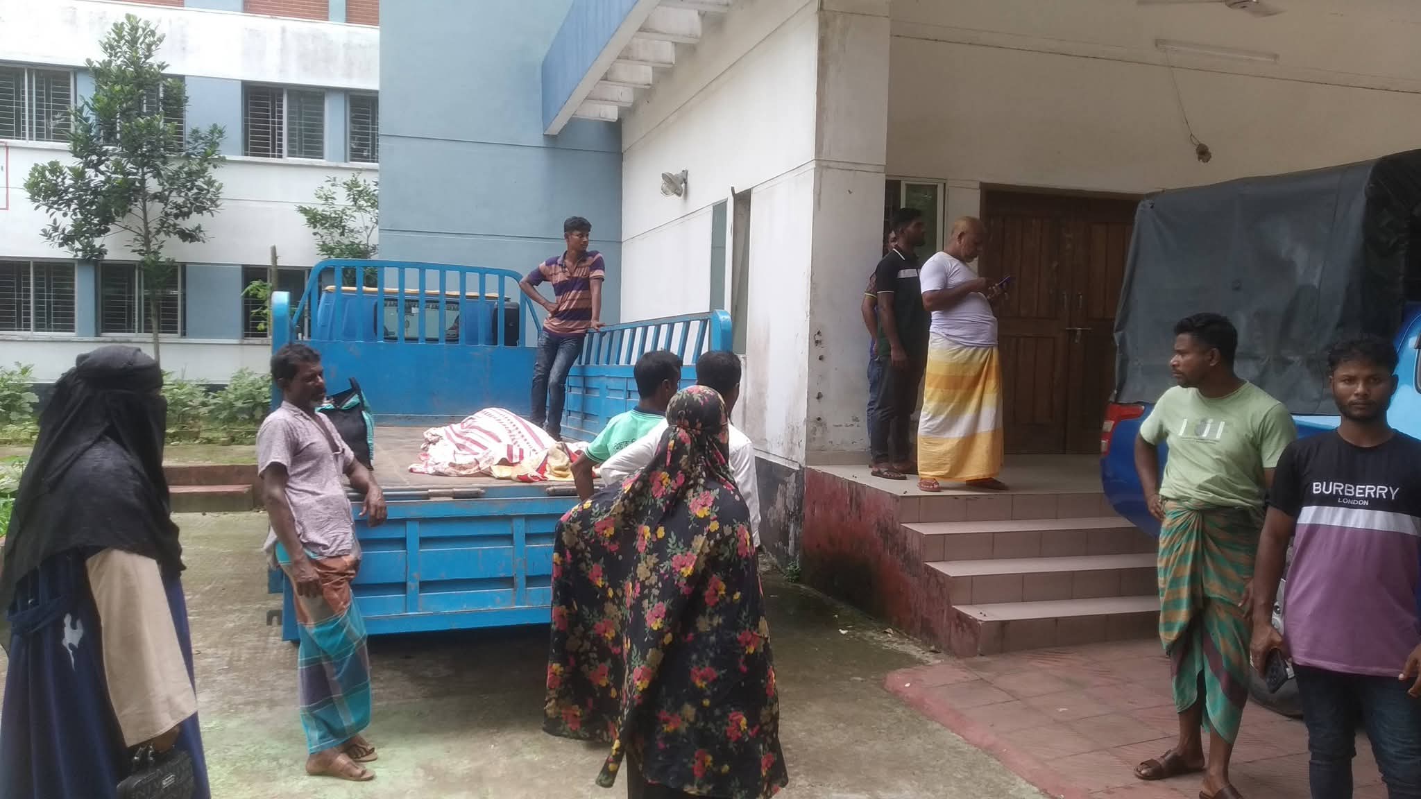 মোল্লাহাটে বিদ্যুৎ পিষ্ট হয়ে এক যুবকের মৃত্য।