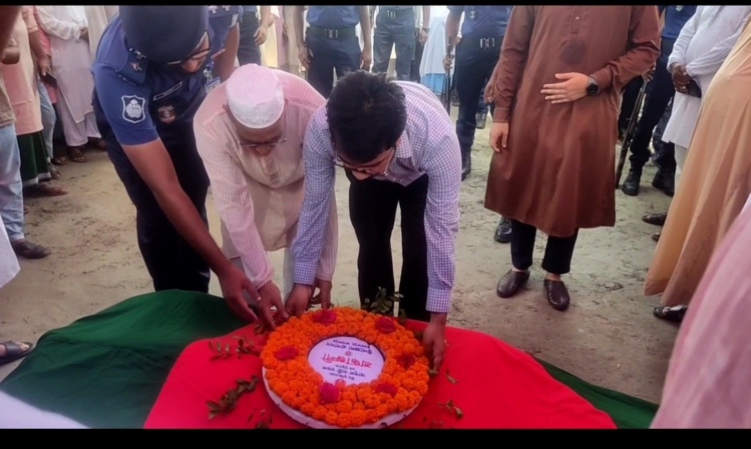 রাষ্ট্রীয় মর্যাদায় বীর মুক্তিযোদ্ধা আব্দুল বারী মণ্ডলের জানাজা অনুষ্ঠিত