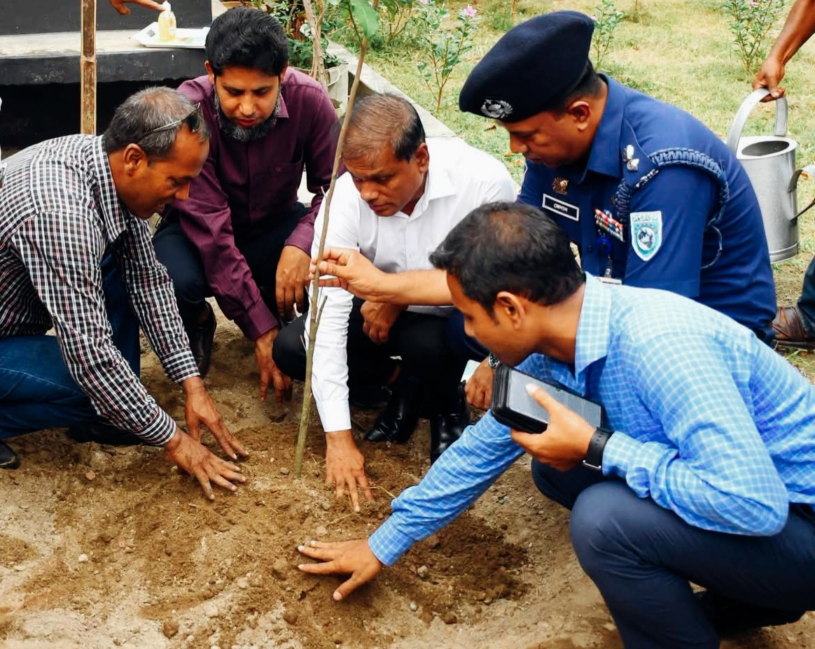দিনাজপুরে তিন দিনব্যাপী ফল মেলা’র শুভ উদ্বোধন