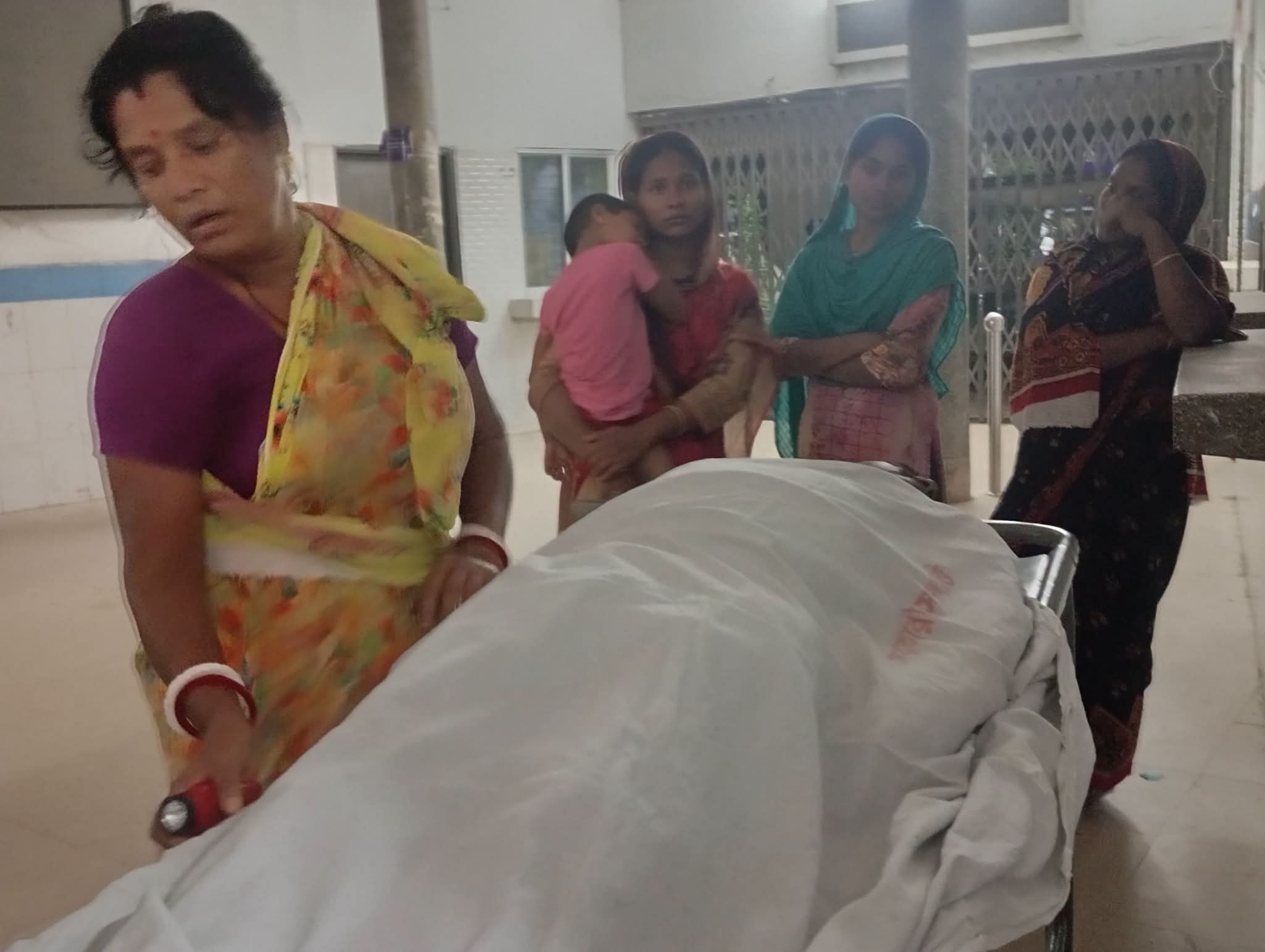 নড়াইলে বিবাহ অনুষ্ঠানে আলোকসজ্জায় একজনের মৃত্যু