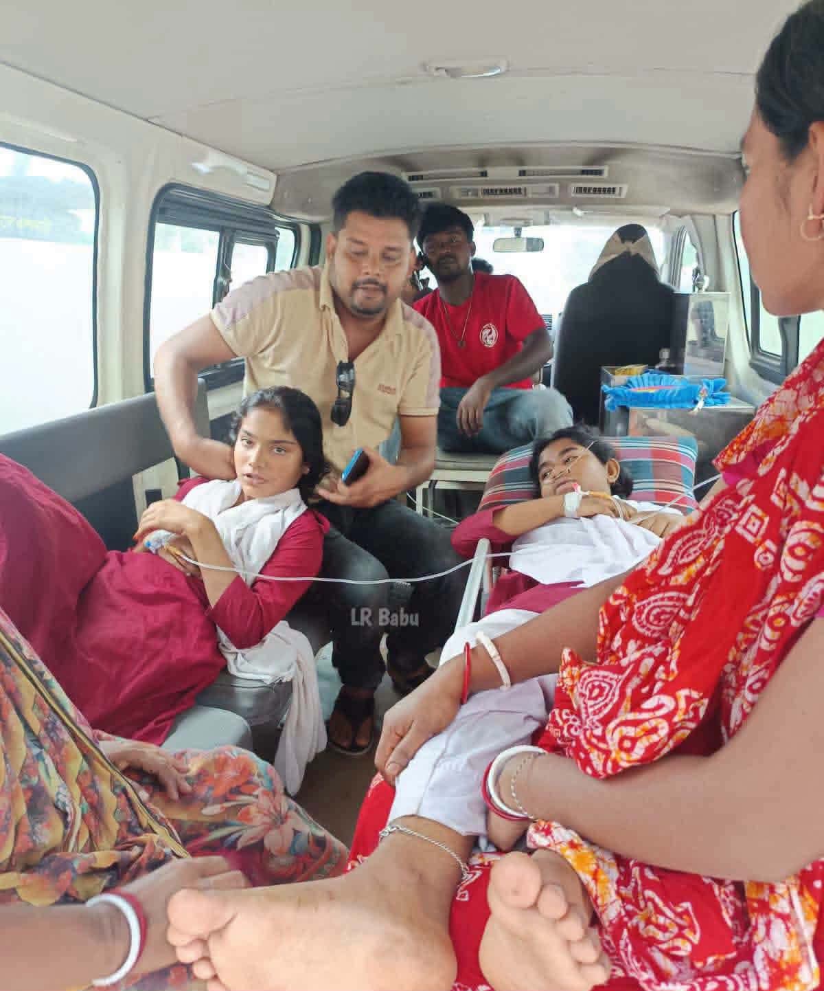 নলকুপের পানি বিষক্রিয়ায় ৩২শিক্ষার্থী অসুস্থ,২ জনের অবস্থা আশংকাজনক