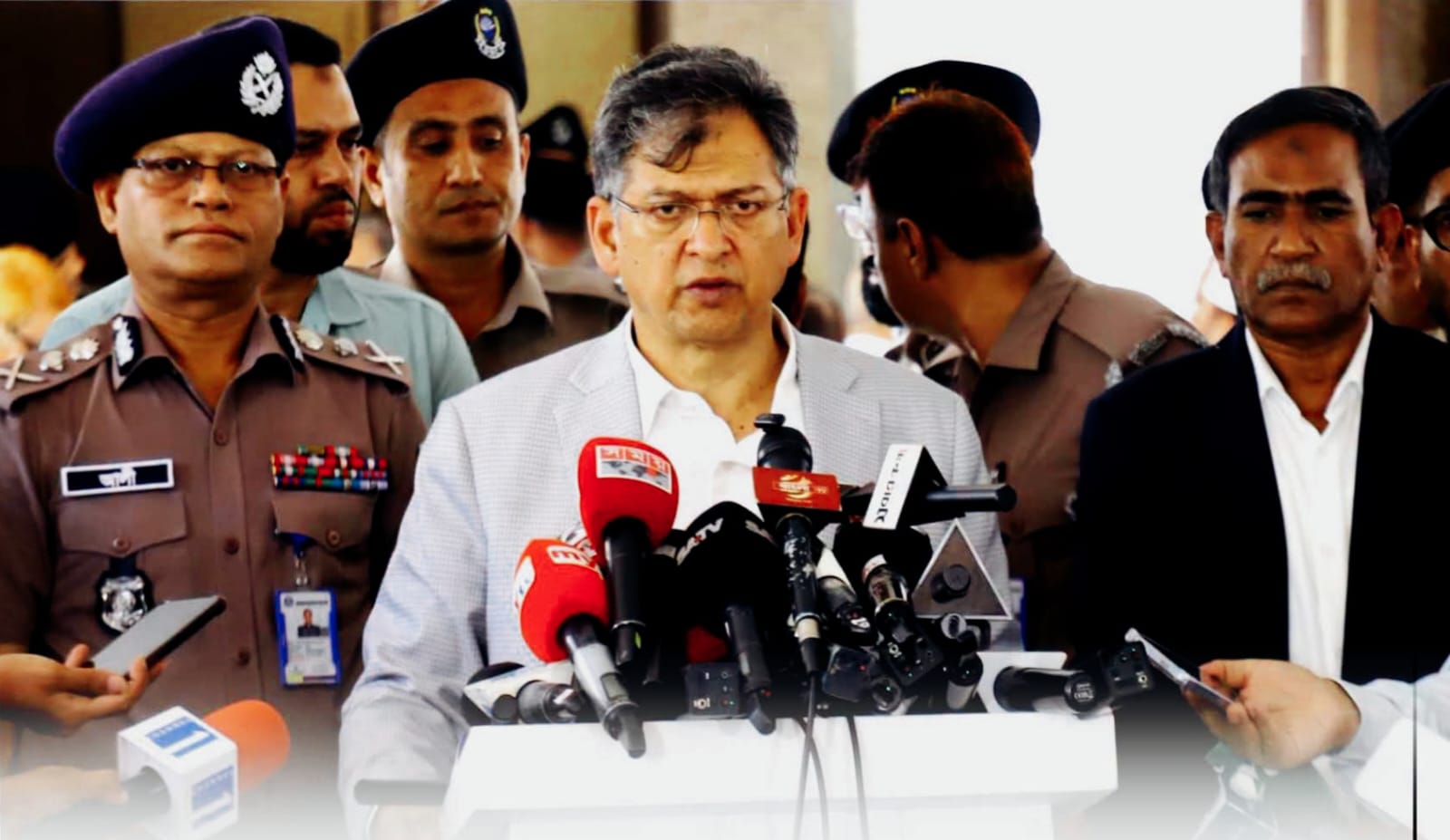 দেশের সীমান্তে একজনকেও অবৈধভাবে পুশ-ইন হতে দেওয়া হয়নি-স্বরাষ্ট্রমন্ত্রী সালাহউদ্দিন আহমদ