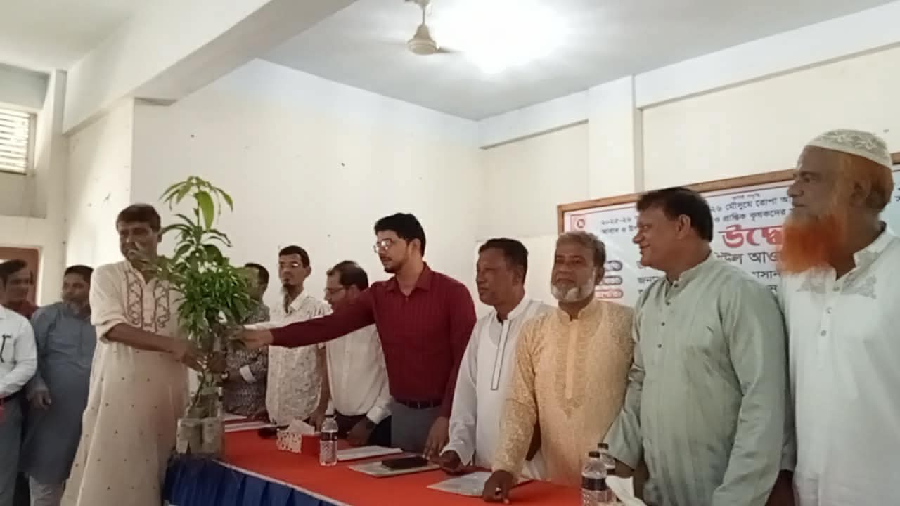 নাগরপুরে কৃষি প্রণোদনার বীজ, সার ও গাছের চারা বিতরণ