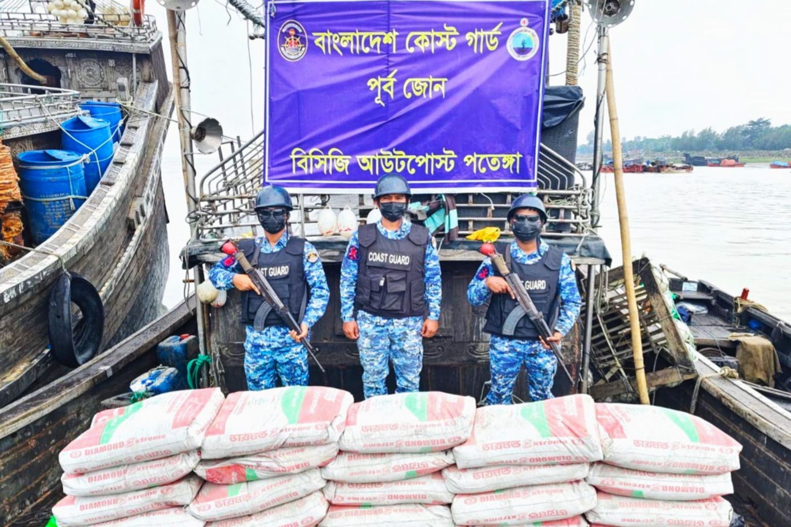 মায়ানমারে পাচারকালে ৩০০ বস্তা সিমেন্ট জব্দ, কোস্ট গার্ডের অভিযান