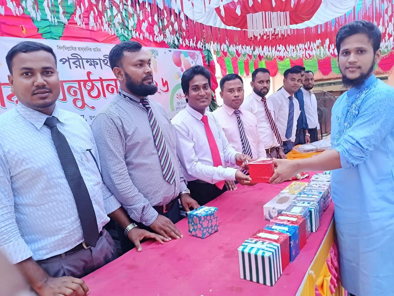 উৎসবমুখর পরিবেশে আফরোজা রেসিডেন্সিয়াল মডেল কলেজে এইচএসসি পরীক্ষার্থীদের বিদায় অনুষ্ঠান