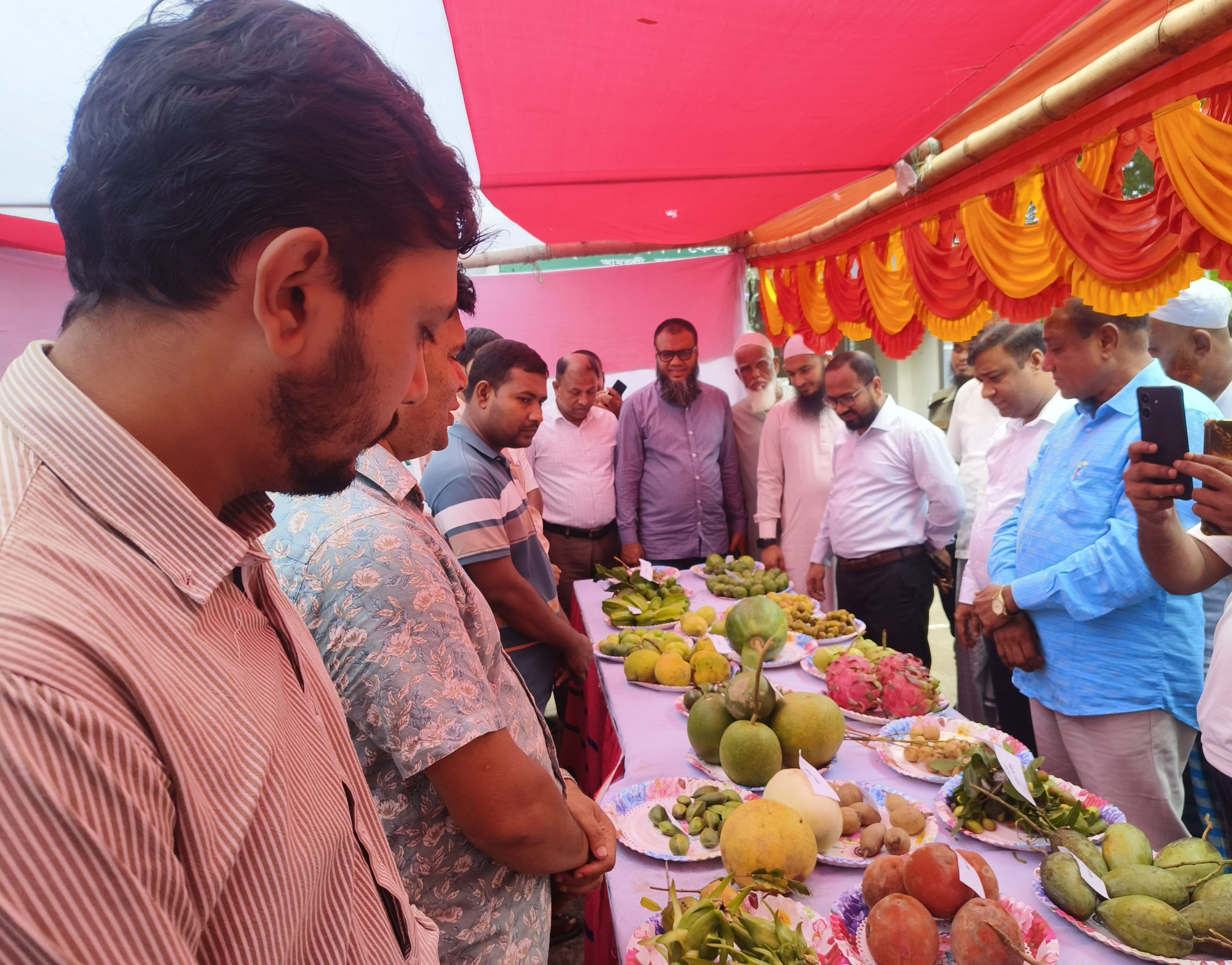 আমতলীতে জাতীয় ফল মেলা অনুষ্ঠিত