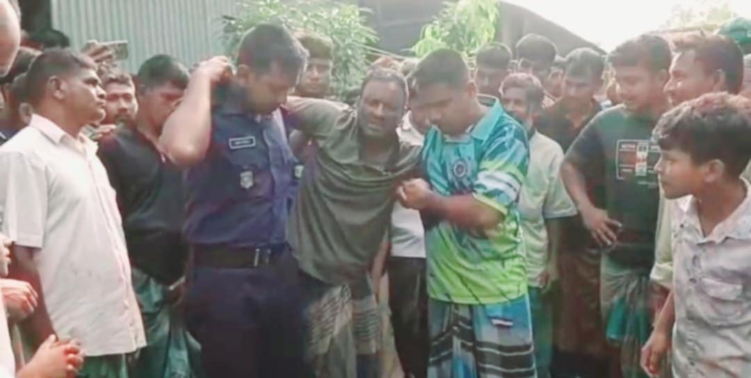 রৌমারীতে প্রবাসীর স্ত্রীকে ধর্ষনের চেষ্টায় ইউপি সদস্যে আটক