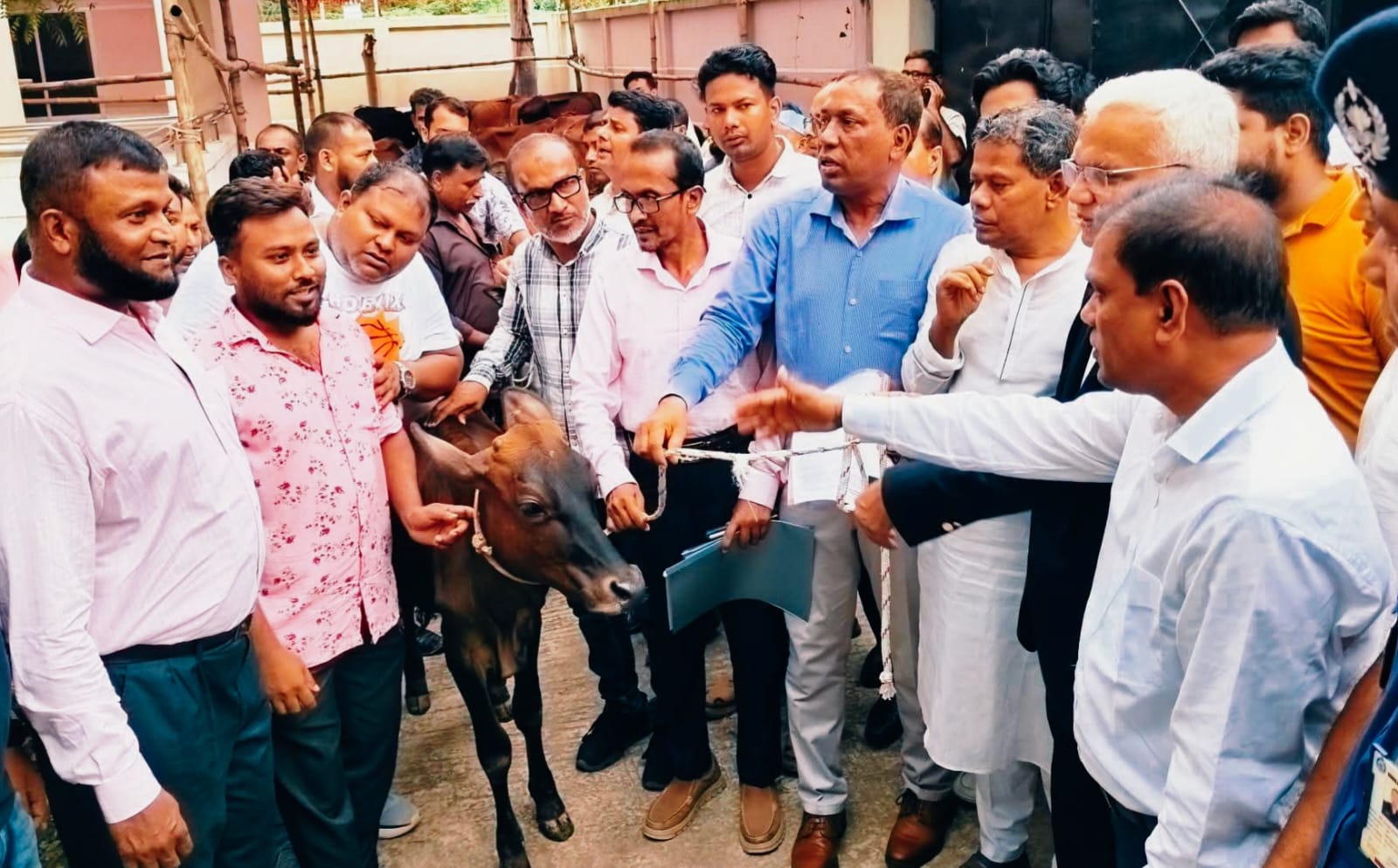 দিনাজপুরে প্রশিক্ষণপ্রাপ্ত-২৪ জনকে গরু:১১ জনকে হুইল চেয়ার প্রদানে-মন্ত্রী জাহিদ হোসেন