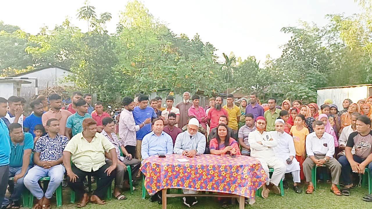 আশ্রয়ণ প্রকল্পে ঘর কেনাবেচার অভিযোগ ঘটনাস্থল পরিদর্শনে এমপি মনজুরুল ইসলাম