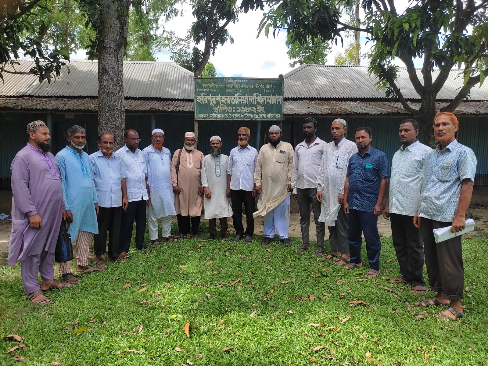 গোবিন্দগঞ্জে হরিপুর শহরভানিয়া দাখিল মাদ্রাসা: বহুতল ভবনের দাবি