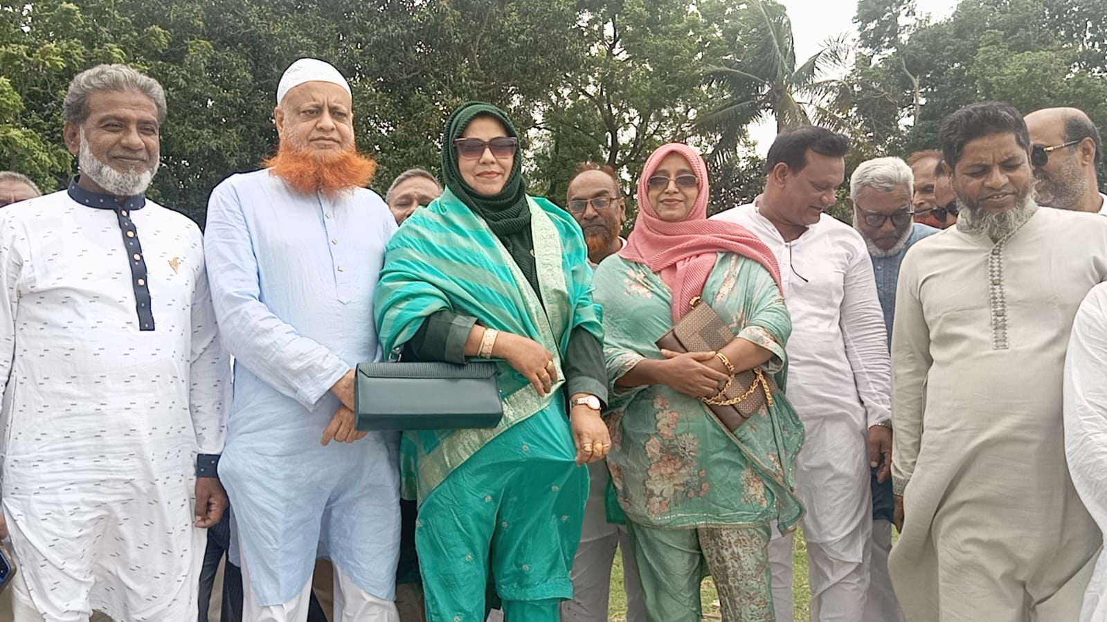 নাগরপুরে নদীভাঙনের সংবাদ পেয়ে নন্দপাড়ায় ছুটে গেলেন এমপি লাভলু