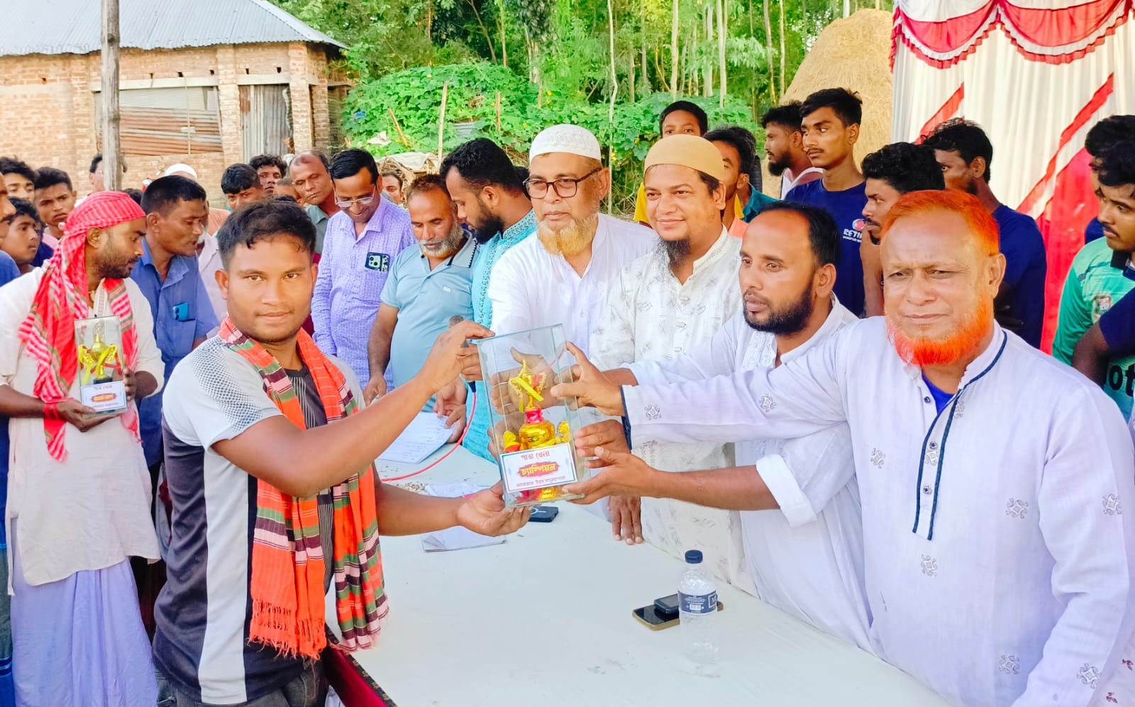 বীরগঞ্জ পল্লীতে ‘সাপ দিয়ে পাতা’ খেলা অনুষ্ঠিত