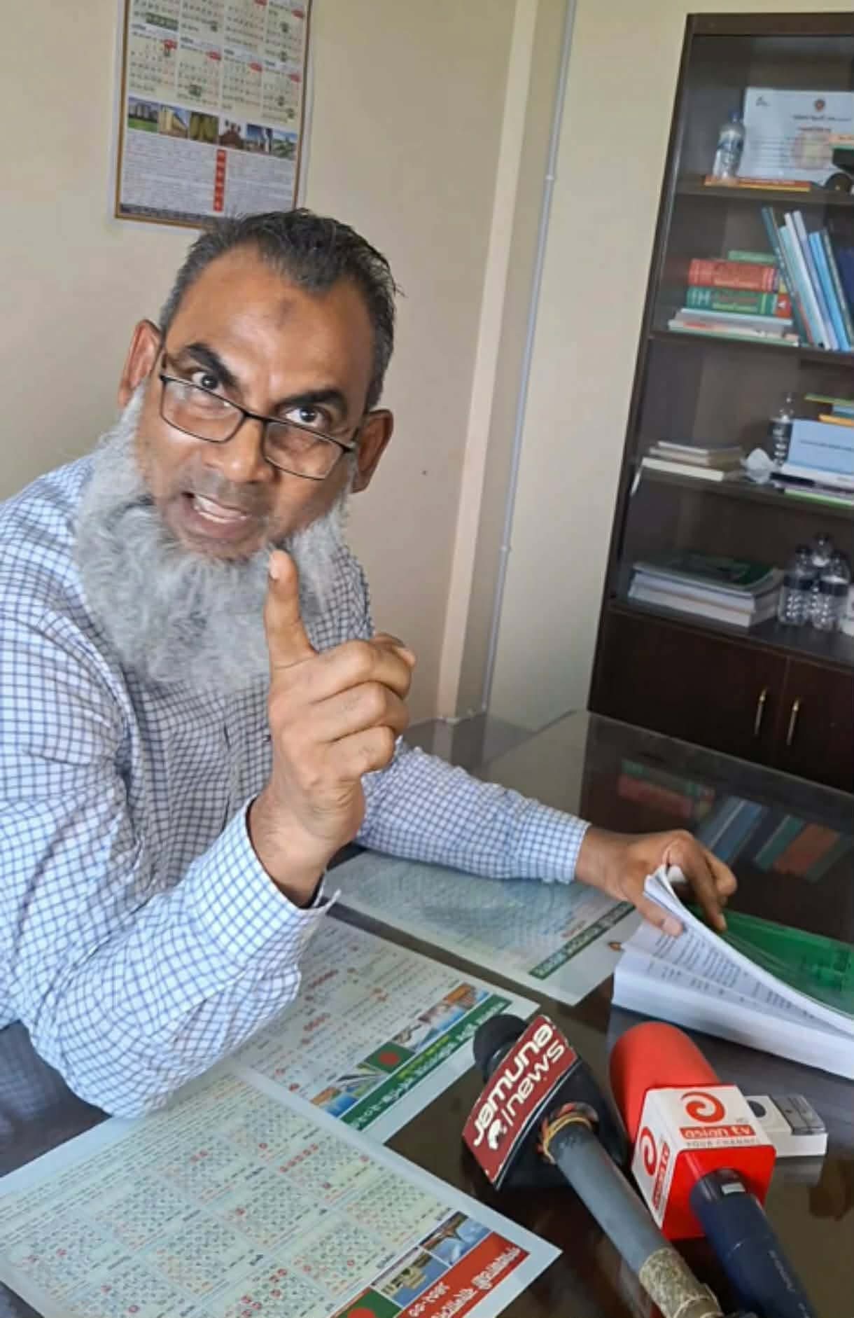 স্বাস্থ্যকেন্দ্র বন্ধ নিয়ে প্রশ্ন করায় নওগাঁয় সাংবাদিককে প্রকাশ্য মামলার হুমকি