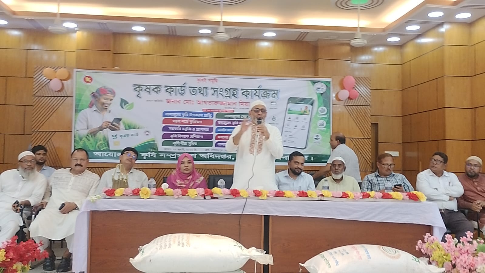খানসামায় কৃষক কার্ড তথ্য সংগ্রহ কার্যক্রম উদ্বোধন ও বিনামূল্যে বীজ-রাসায়নিক সার বিতরণ