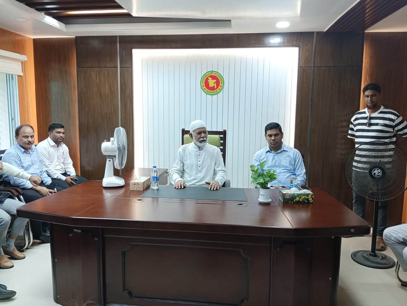 দিনাজপুরের ফুলবাড়ী উপজেলা পরিষদের পরিদর্শন কক্ষ’র শুভ উদ্বোধন