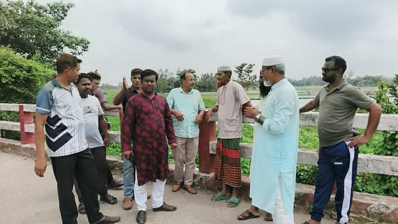 বকশীগঞ্জে জলাবদ্ধ কৃষিজমি পরিদর্শনে বিএনপি নেতা শাকিল